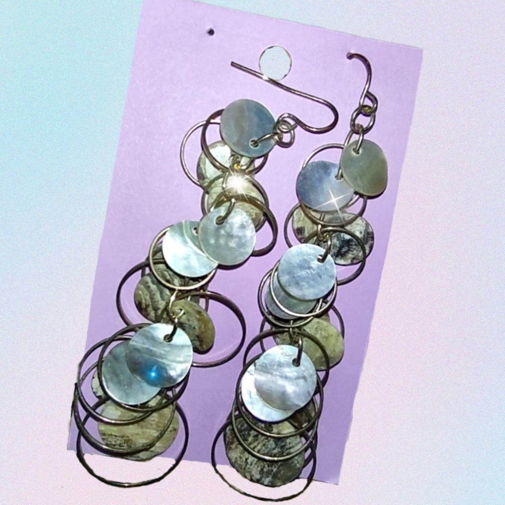 Pearly Shell Disk Dangling Earrings
